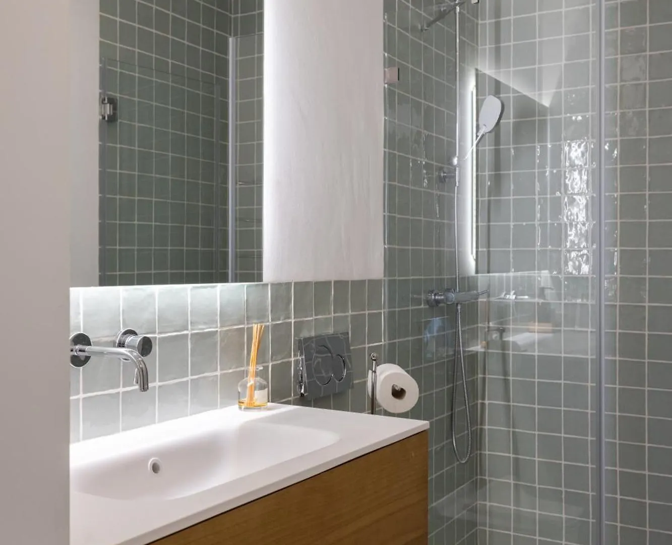 Apartment Deco Gem In City Center Lisbon