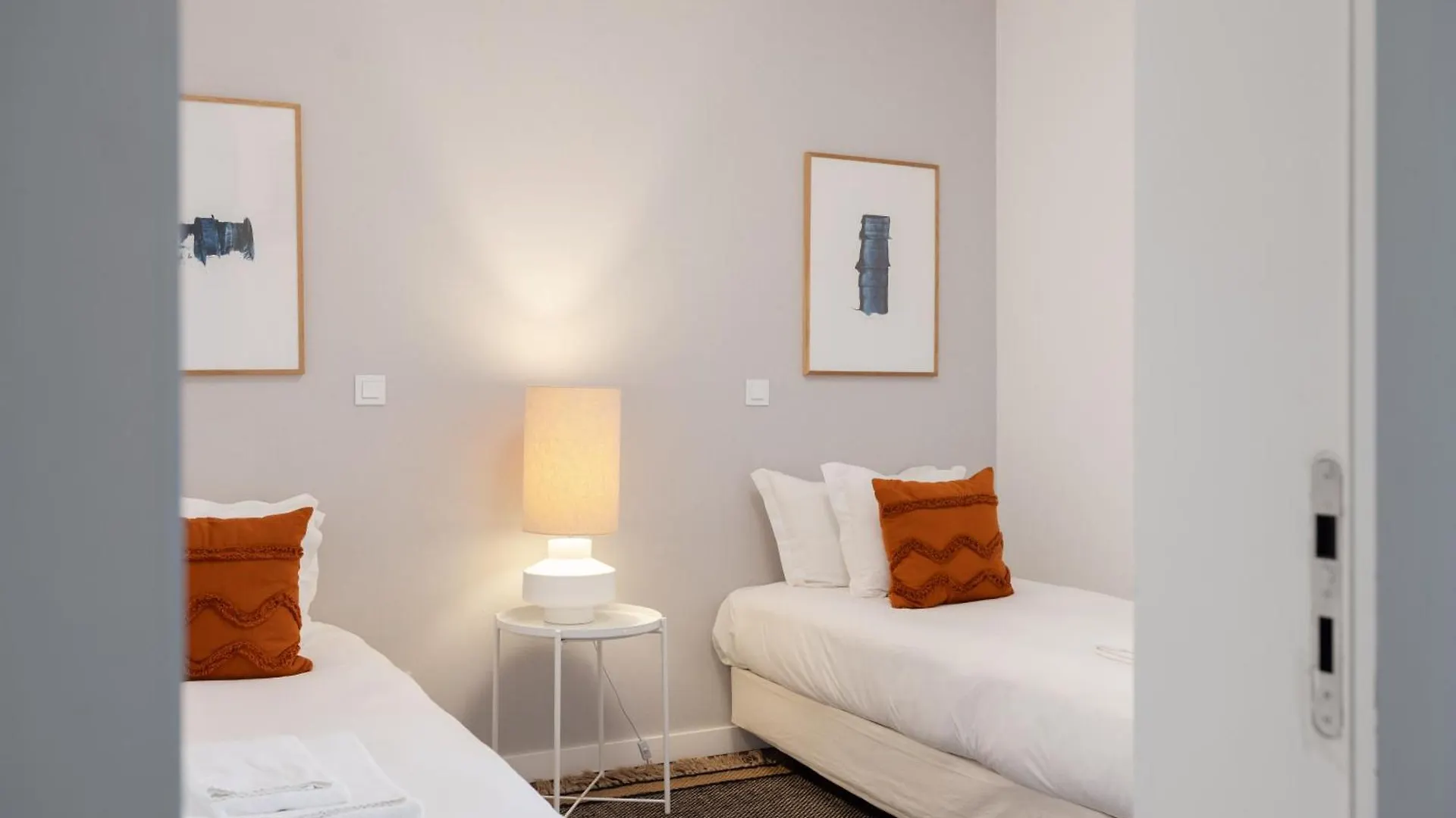 Apartment Deco Gem In City Center Lisbon